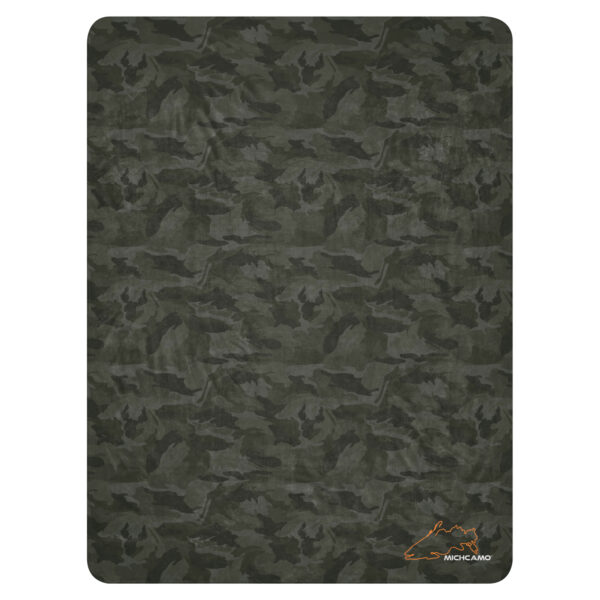 Forest Finds Camo Sherpa Blanket - Image 4